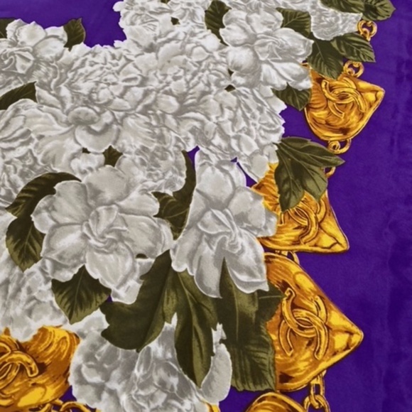 Absolutely Gorgeous CHANEL Silk Scarf - Picture 4 of 5